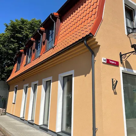 Old Town Gem With Private Parking *