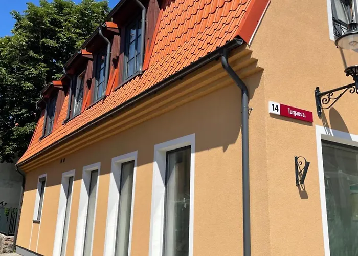 Old Town Gem With Private Parking *